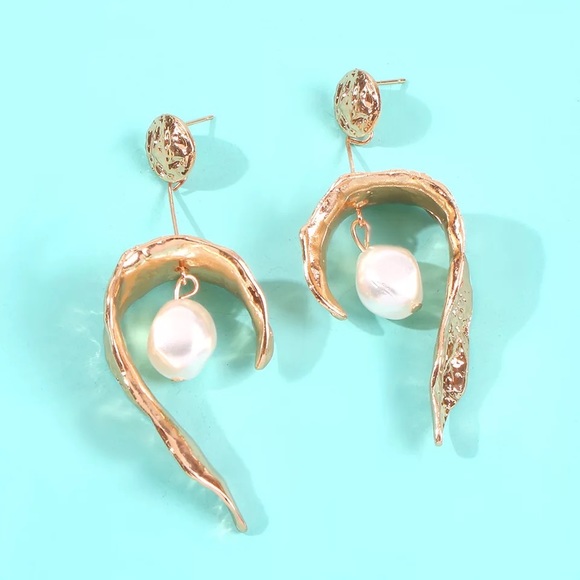 Zara Pearl Drop Leaf Gold Cocktail Trend Earrings - Picture 3 of 16